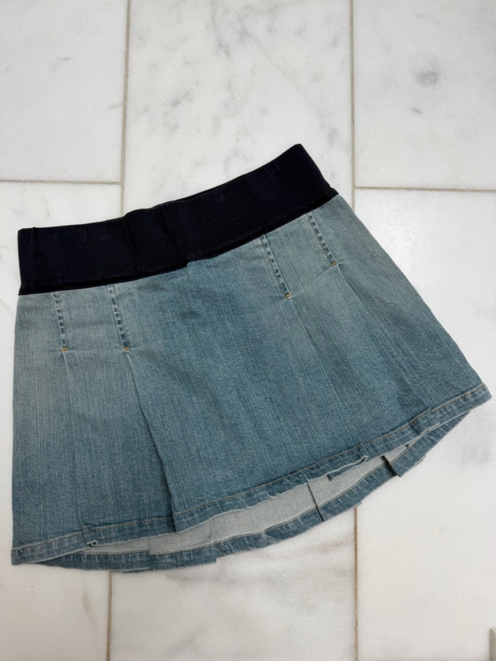 GAP maternity Light Blue Denim Skirt with Navy Stretch Waistband